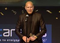 Βραβεία ΠΣΑΤ 2023 – Η βράβευση του Νίκου Γκάλη και η σπάνια εμφάνιση με τη σύζυγό και την κόρη του