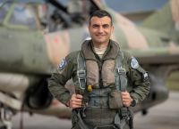“Ράγισαν και οι πέτρες” στο Υπουργείο Άμυνας