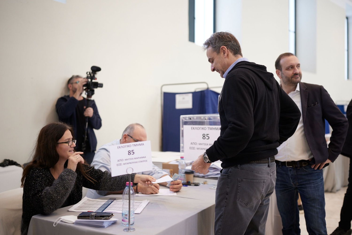 Κυριάκος Μητσοτάκης: Ψήφισε στις εκλογές του Οικονομικού Επιμελητηρίου Ελλάδος