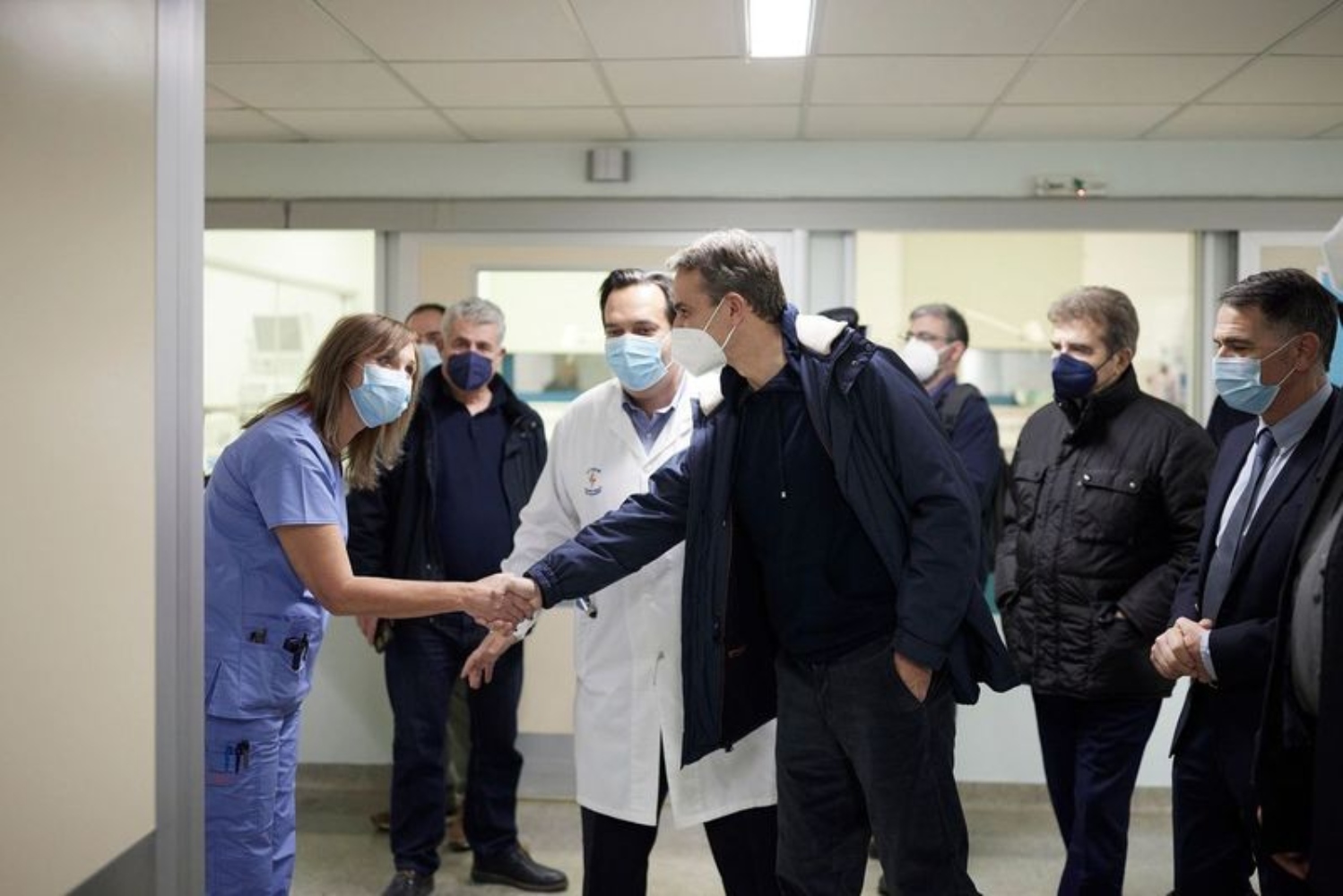 Επίσκεψη Μητσοτάκη στη νέα ΜΑΦ για αγγειακά εγκεφαλικά επεισόδια στο Αττικόν