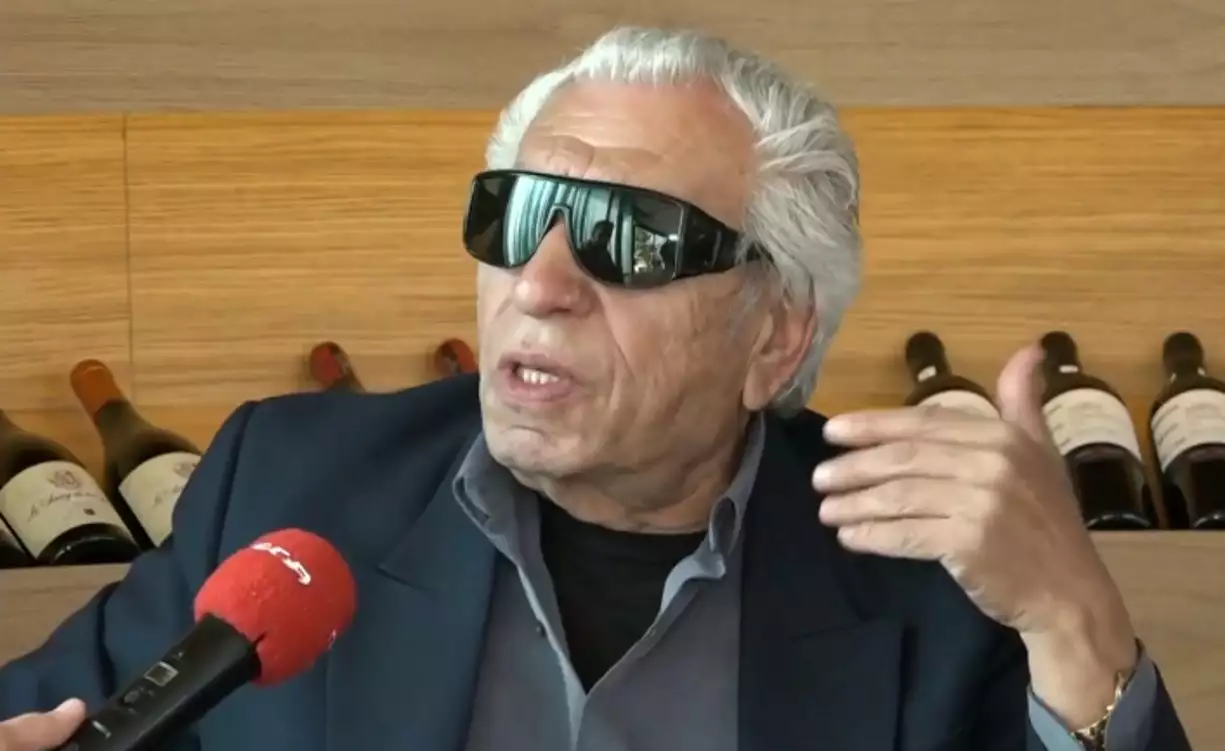 Τάσος Μπουγάς: «Δεν ήταν Ελληνίδα η γυναίκα που με θώπευσε στην πίστα, οι Ελληνίδες δεν κάνουν τέτοια»