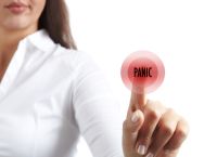 Μέσα σε 8 μήνες 134 γυναίκες χρησιμοποίησαν το panic button για ενδοοικογενειακή βία