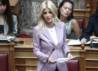 Επίθεση με μπογιές στο γραφείο της Έλενας Ράπτη