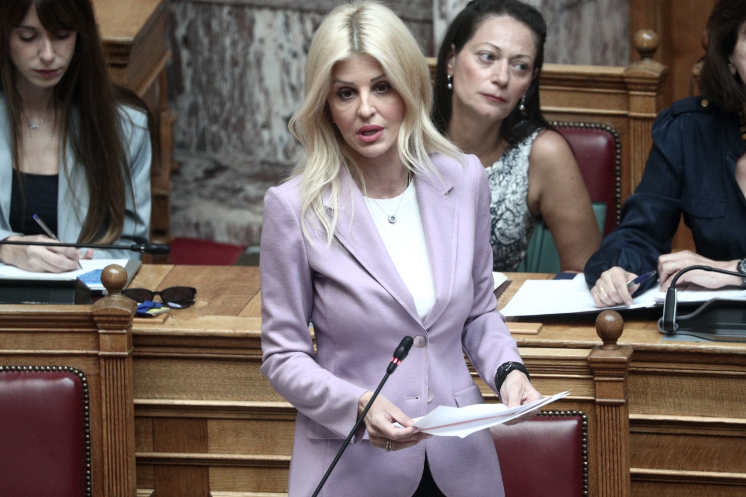 Επίθεση με μπογιές στο γραφείο της Έλενας Ράπτη