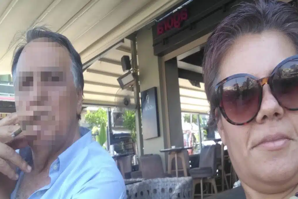 Σαλαμίνα: Συνελήφθη ο σύντροφος της 43χρονης – Πήγε για καφέ μετά το έγκλημα – Τι είπε σε φίλο του