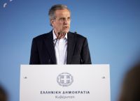 Σαμαράς για ομόφυλα ζευγάρια: Θα λέμε στον λαό να ψηφίζει και σε βουλευτές και υπουργούς να απέχουν;