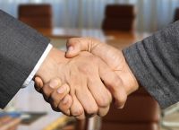 Το 2023 μπορεί να χαρακτηριστεί ως χρονιά των μεγάλων deals με ισχυρούς ομίλους να υλοποιούν ηχηρές εξαγορές