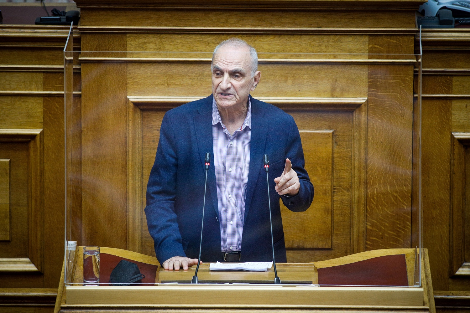 ΣΥΡΙΖΑ: Αποχώρησε και ο Γιώργος Βαρεμένος