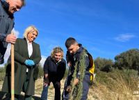 Τα «παιδιά του πολέμου» φύτεψαν το «Δάσος της Ειρήνης» στον Υμηττό