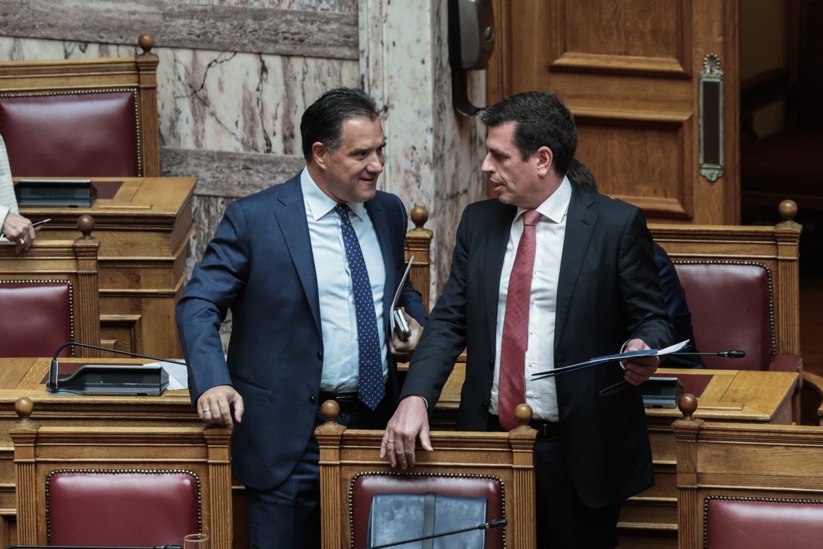Βουλή: Υπερψηφίστηκε η τροπολογία για τους μετανάστες