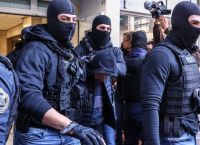 Πατέρας 18χρονου: Του είπαν «πάρ’το πάνω σου και θα σου δώσουμε λεφτά» [vid]