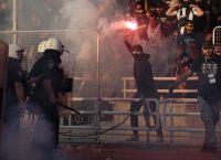 Πώς η κυβέρνηση συνδέει τους χούλιγκαν με αυστηρή ποινικοποίηση