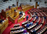 Bill on Greece-Cyprus recognition of university degrees passed in parliament
