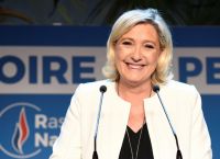 Γαλλία: Ο νόμος για τη μετανάστευση κάνει την Λε Πεν να μιλάει για ιδεολογική νίκη