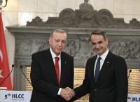 Από το “Μητσοτάκης γιοκ” στο “φίλε Κυριάκο”