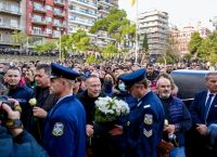 Βασίλης Καρράς: Πλήθος κόσμου στο λαϊκό προσκύνημα