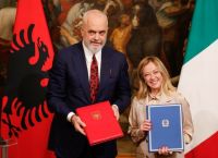 Η Αλβανία αναστέλλει τη μεταναστευτική συμφωνία της με την Ιταλία