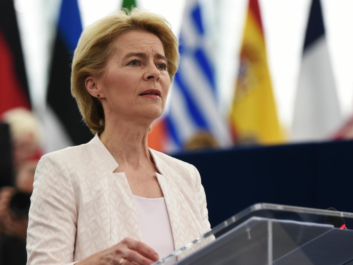 Φον ντερ Λάιεν: Η νέα χρονιά ξεκινά με εξαιρετικά νέα για την ΕΕ