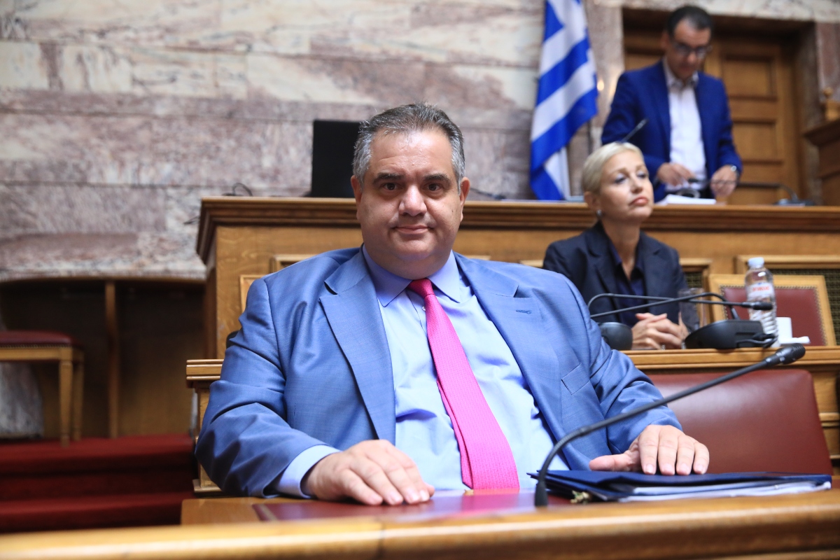 «Σήμερα ο μέσος μισθός είναι 1.251 ευρώ» υποστηρίζει ο υφυπουργός Εργασίας
