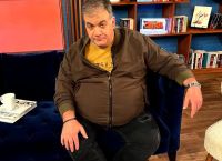 Έλεγαν τη μητέρα μου «η π@ρν@ με το εξώγαμο» – Εξομολόγηση ψυχης από τον Δημήτρη Σταρόβα