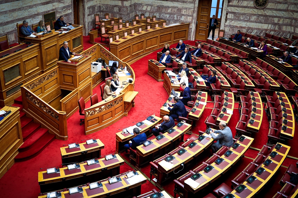 Στην Oλομέλεια της Βουλής η επιστολική ψήφος