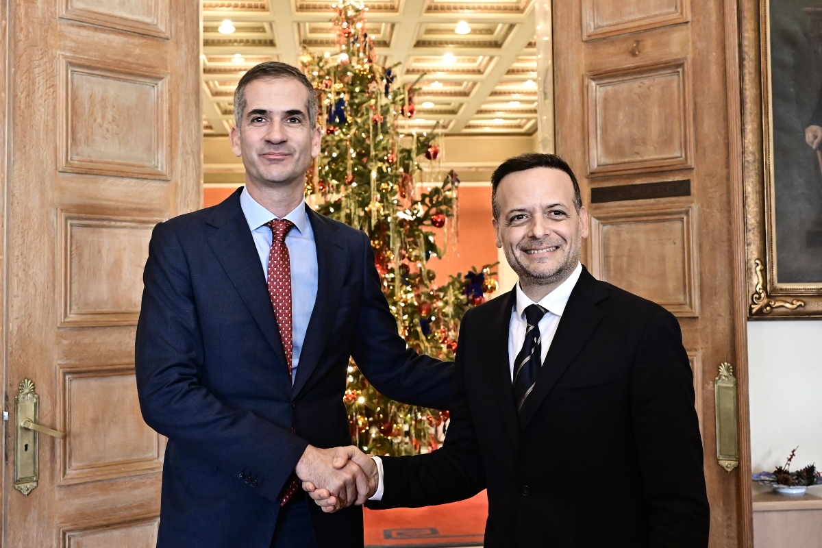 Κόντρα Δούκα με Μπακογιάννη για την ανάπλαση του Λόφου του Στρέφη