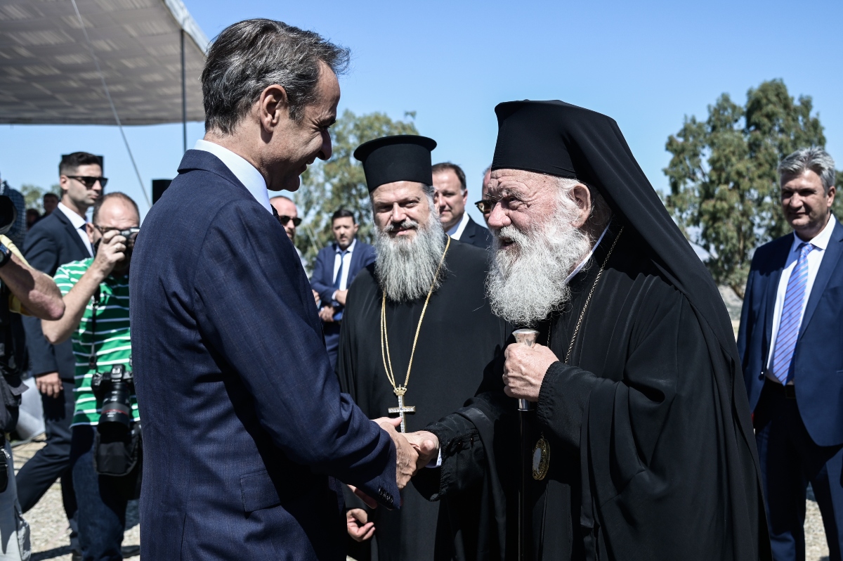 Μαξίμου: Ανησυχίες για τη στάση της Ιεραρχίας στα ομόφυλα