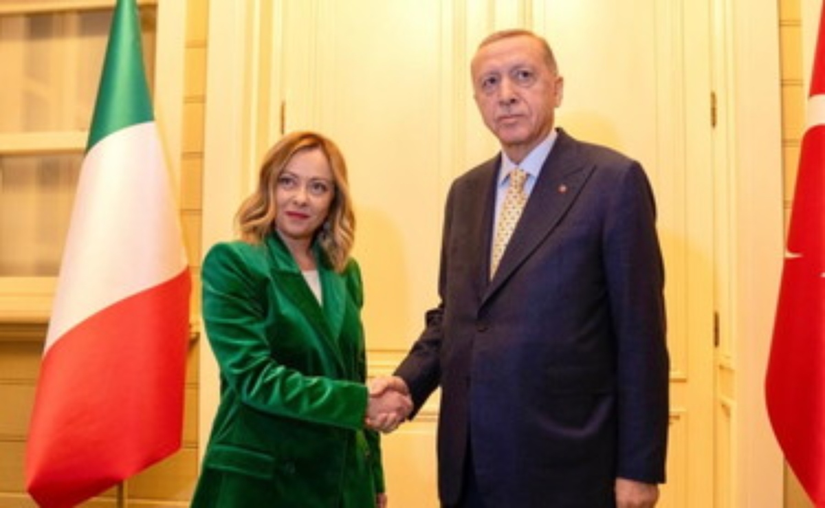 Ο Ερντογάν υπόσχεται στην Μελόνι να μειώσει τις μεταναστευτικές ροές