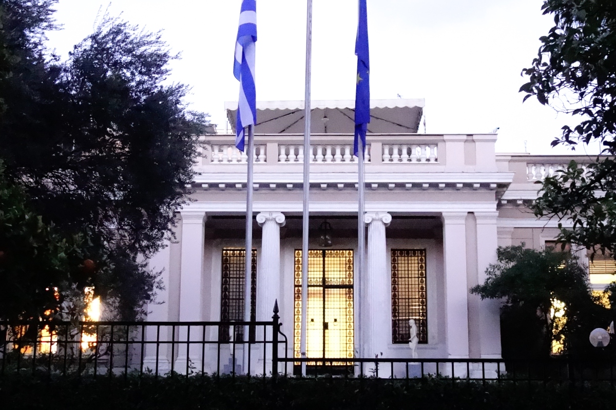 Ακρίβεια και ασφάλεια ψηλά στην ατζέντα του Μαξίμου
