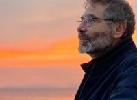Θοδωρής Αθερίδης: «Αν ήμουν γυναίκα θα ήμουν ερωτευμένος με τον Γιώργο Νταλάρα» [VID]