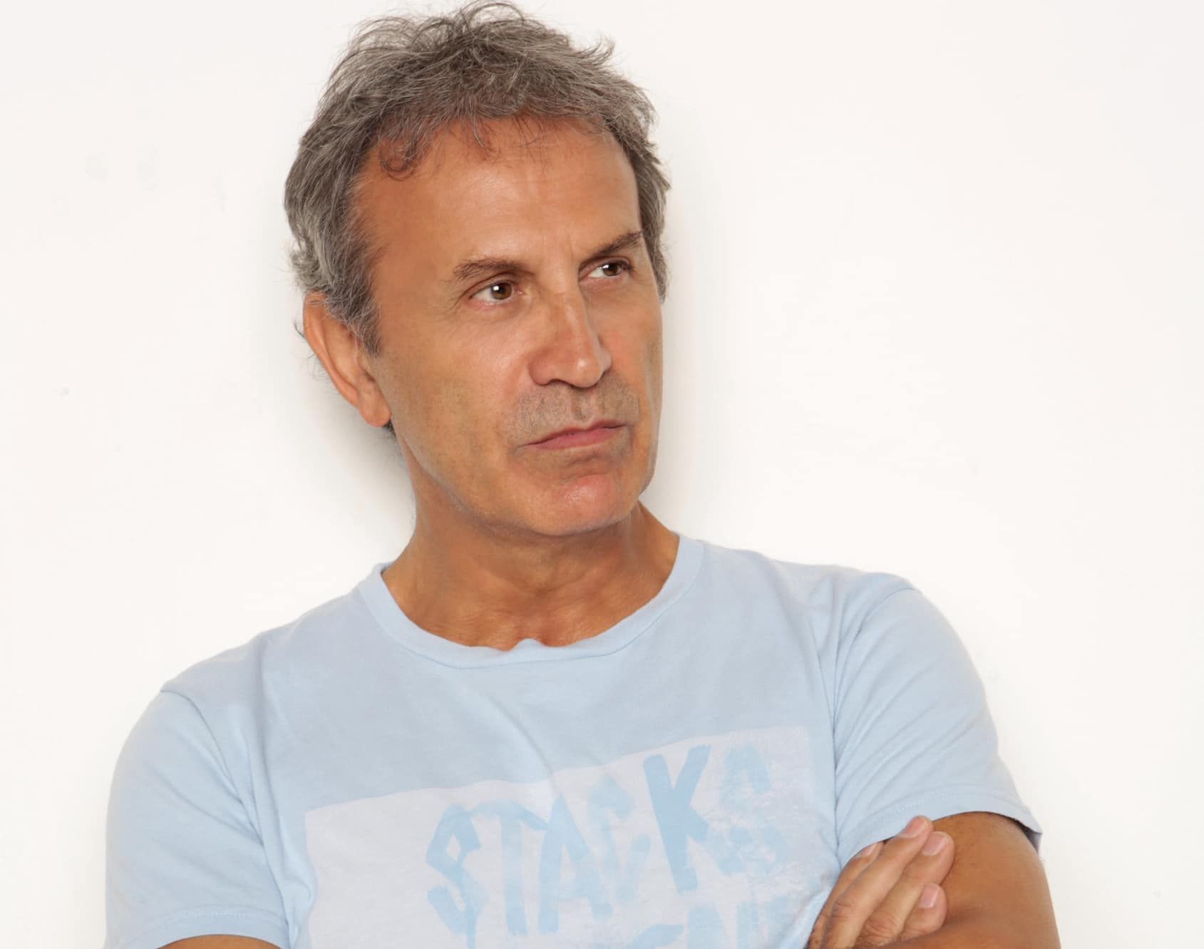 Νταλάρας: «Αν βλέπετε τις κοπελίτσες που είναι ημίγυμνες… αν σας αρέσουν αυτά θα μείνετε με αυτά»