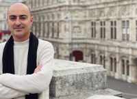 Θανάσης Αλευράς: «Γελάω με αυτούς που λένε ότι τα ομόφυλα ζευγάρια θα χαλάσουν την ελληνική οικογένεια»