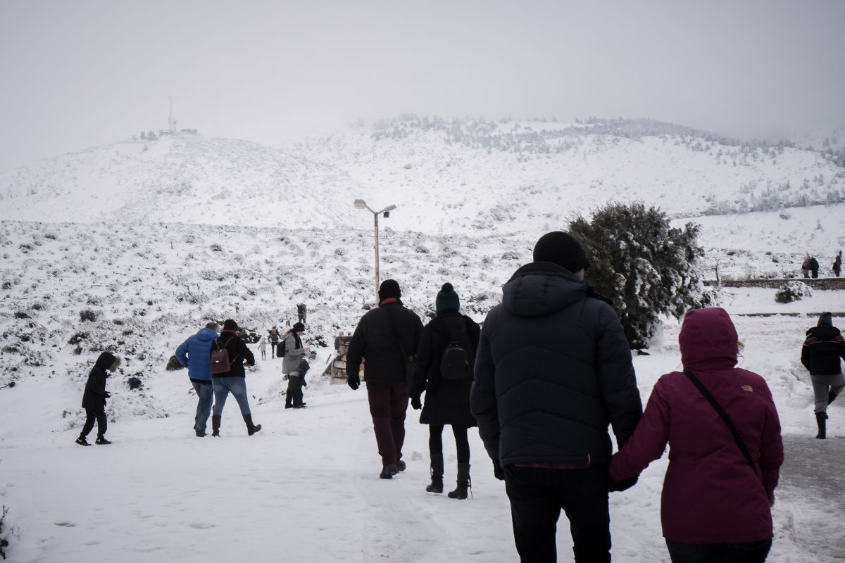 Mt. Parnitha Welcomes First Snowfall as Chilly Temperatures Blanket Greece
