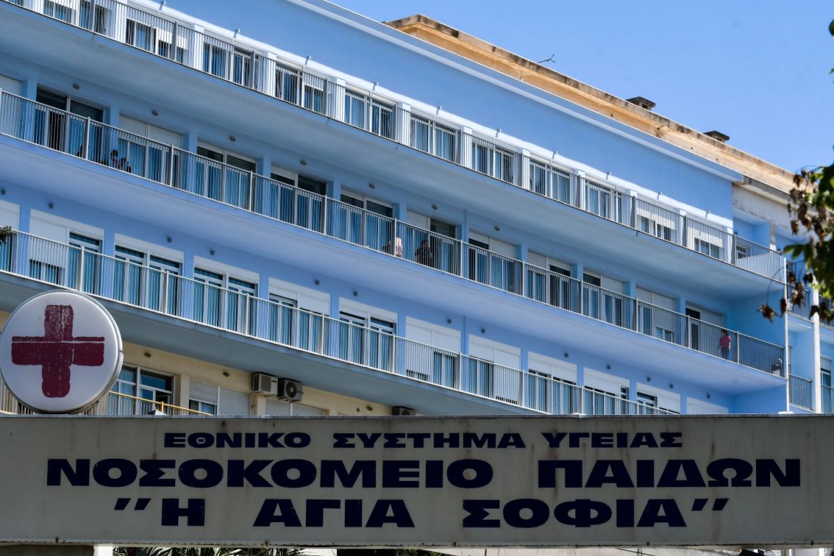 Μάχη για τη ζωή του δίνει ο 4χρονος που ξυλοκόπησε ο πατριός του [vid]