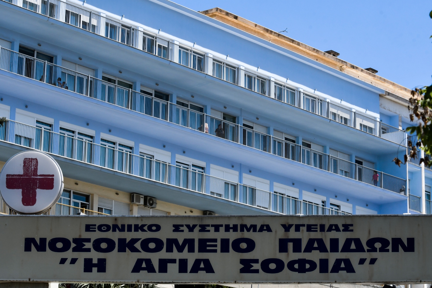 Μάχη για τη ζωή του δίνει ο 4χρονος που ξυλοκόπησε ο πατριός του [vid]
