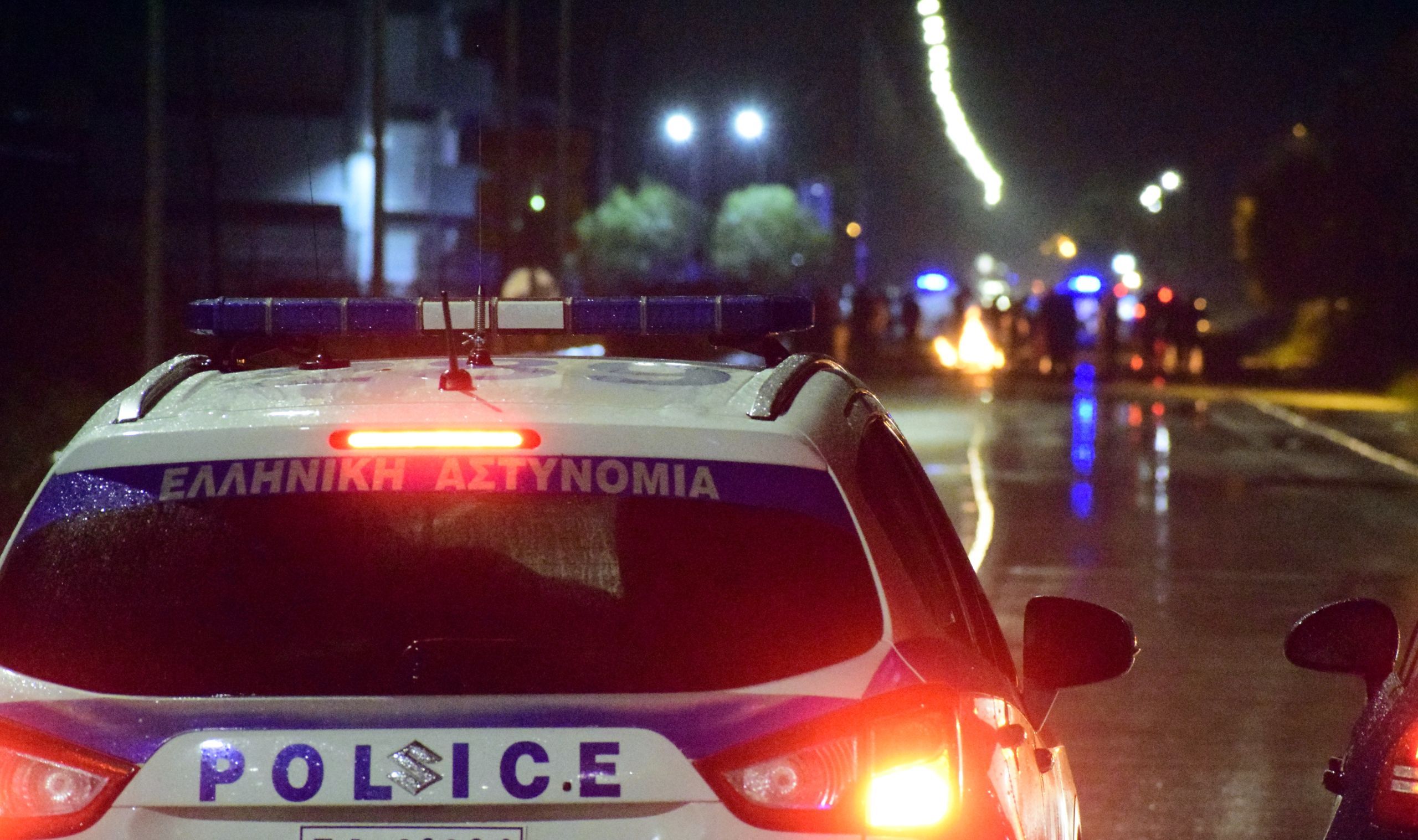Ζεφύρι: Άνδρας περιέλουσε με εύφλεκτο υλικό τη γυναίκα του και της έβαλε φωτιά μπροστά στα παιδιά τους