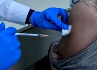 Έρχονται εμβολιασμοί για τον κορωνοϊό & στα φαρμακεία