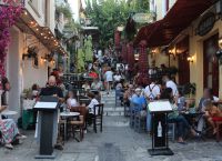 Συντελεστές ΦΠΑ στην εστίαση: Στο 13% σε αναψυκτικά, ανθρακούχα νερά και μπύρες χωρίς αλκοόλ