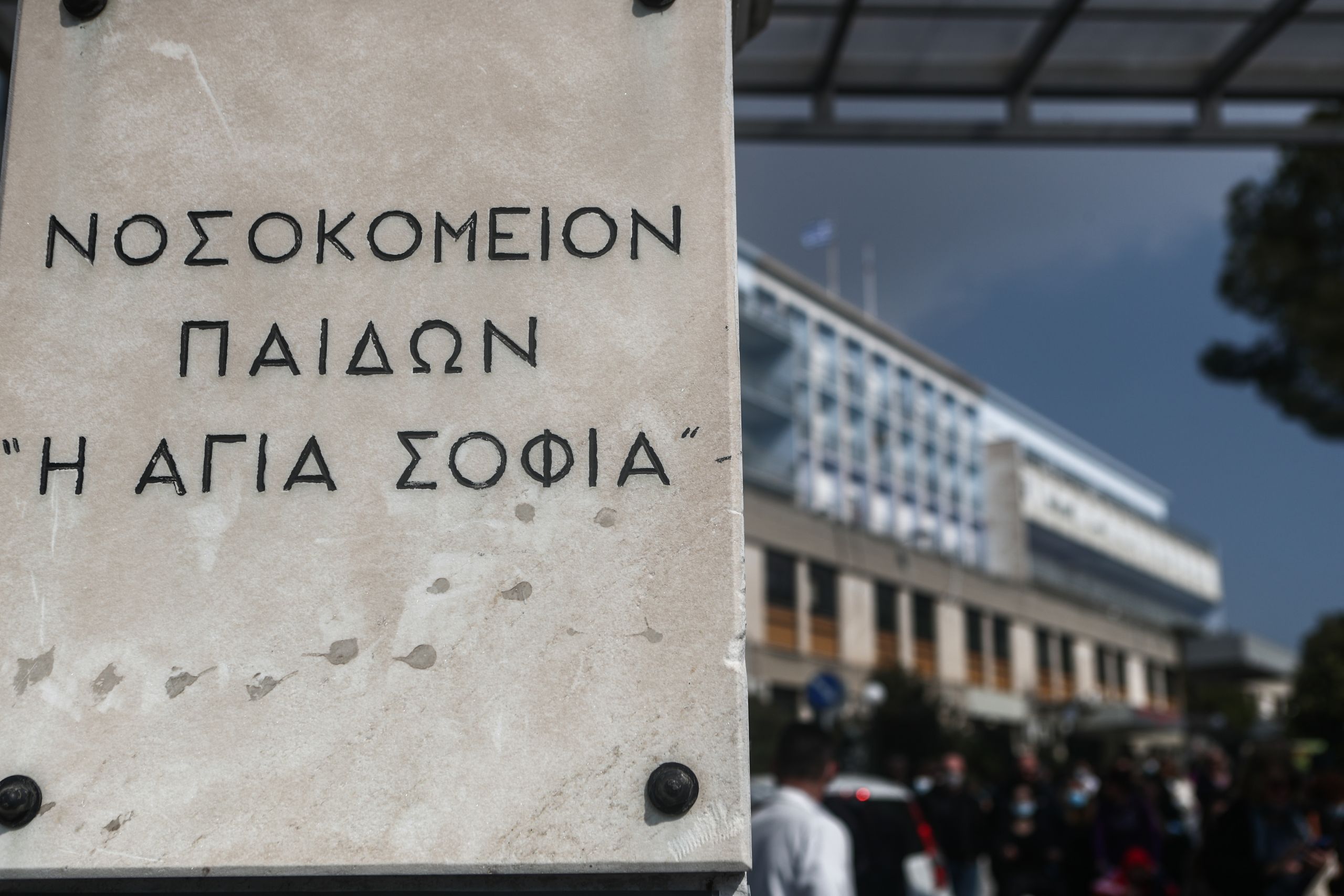 Μεγάλη ανησυχία επικρατεί για το «κοκτέιλ» ιώσεων που χτυπάει παιδιά και κορωνοϊού που αγγίζει ηλικιώμενους