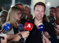 «Μύλος» με την κομματική πειθαρχία για τα ομόφυλα ζευγάρια: Ο Κασσελάκης άδειασε την Αυγέρη