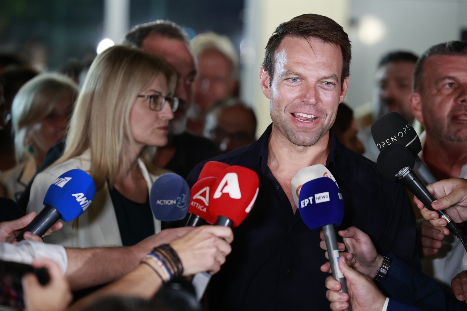 «Μύλος» με την κομματική πειθαρχία για τα ομόφυλα ζευγάρια: Ο Κασσελάκης άδειασε την Αυγέρη