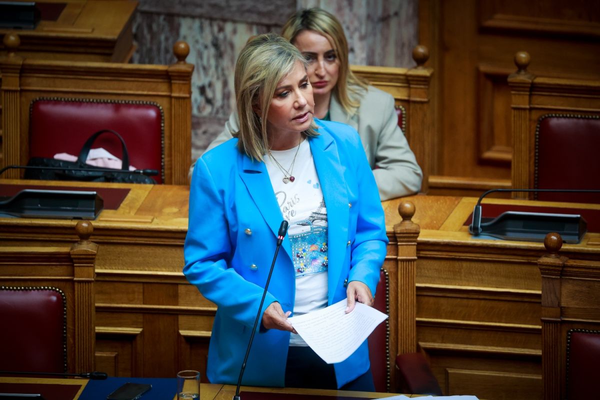Ζέττα Μακρή για κρούσματα και απουσίες μαθητών: Δεν θα προσμετρούνται οι απουσίες 5 ημερών