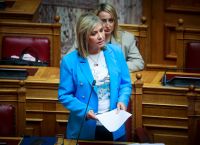 Ζέττα Μακρή για κρούσματα και απουσίες μαθητών: Δεν θα προσμετρούνται οι απουσίες 5 ημερών