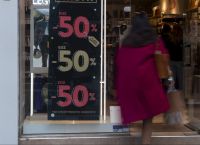 Την προσεχή Δευτέρα ξεκινούν οι χειμερινές εκπτώσεις