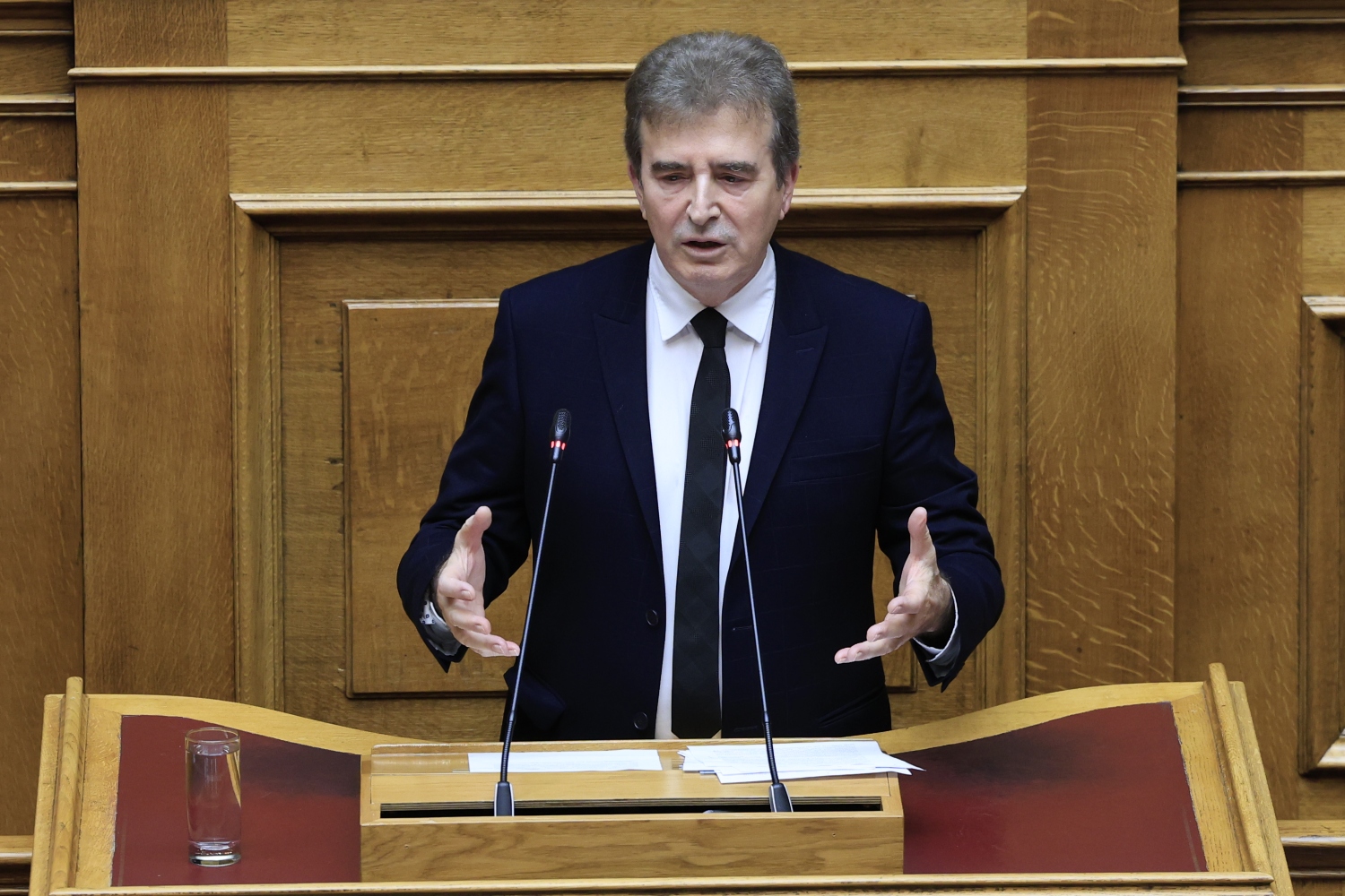 Ανασχηματισμός: Επιστρέφει στο γνώριμο υπουργείο Προστασίας του Πολίτη ο Μιχάλης Χρυσοχοΐδης