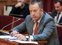 Κόκκαλης σε Μιχαηλίδου: Αποκλείονται από δωρεάν περίθαλψη πάνω από 1,5 εκατ. ελ. επαγγελματίες και αγρότες