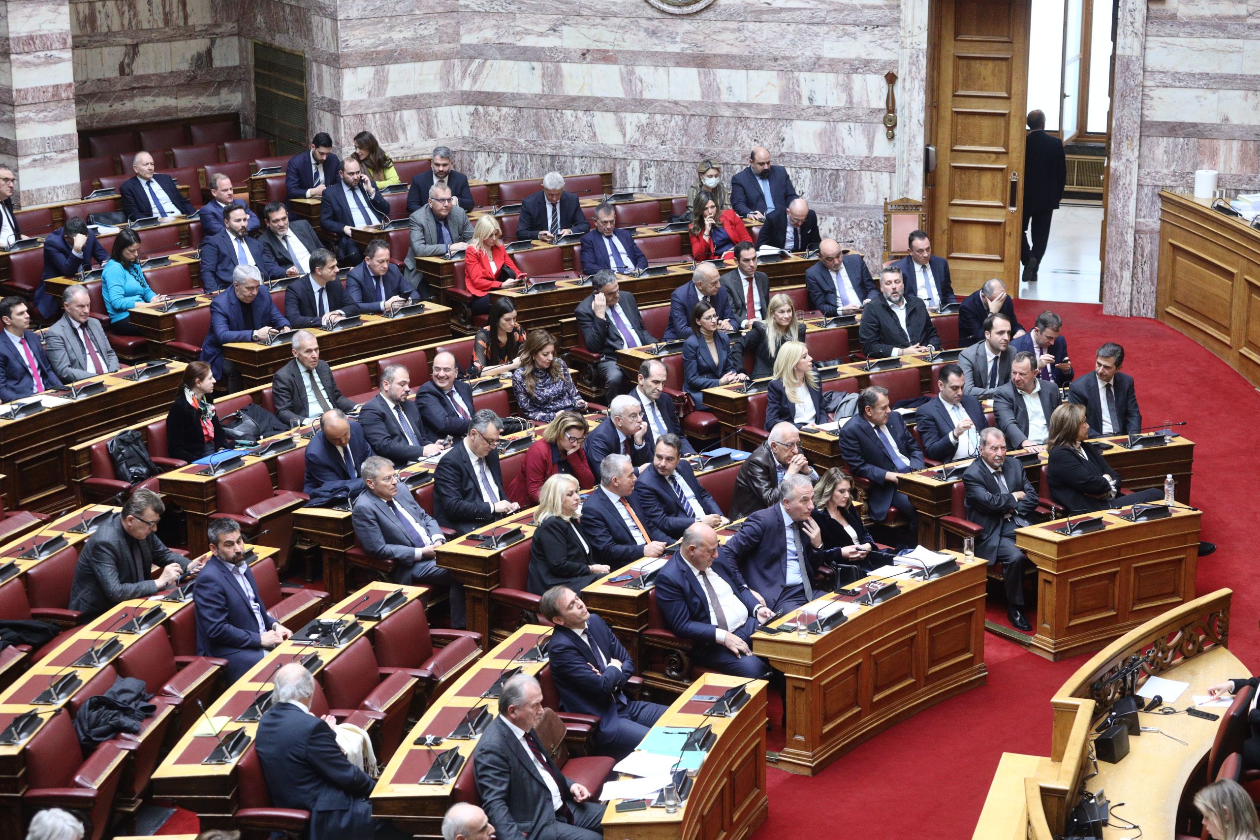 Ομόφυλα ζευγάρια: Κυβερνητικοί βουλευτές σε ειδική αποστολή