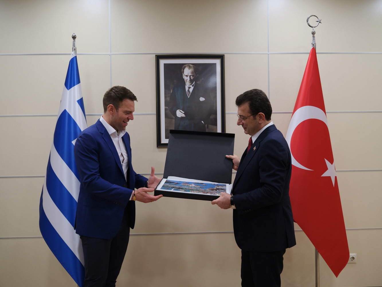 Κασσελάκης σε Ιμάμογλου: Να συνεχίσουμε τον διάλογο και να εμβαθύνουμε τις σχέσεις μας