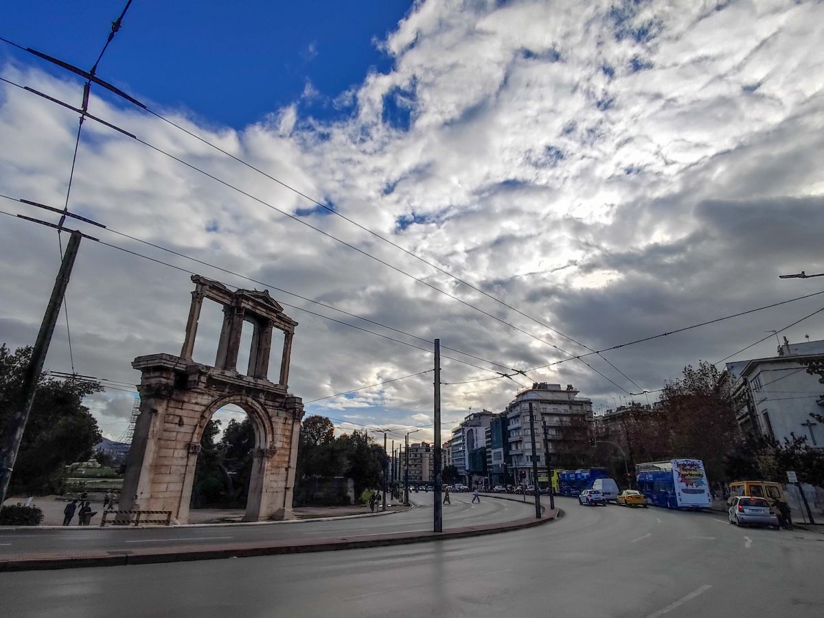 Καιρός: Τρεις εποχές τις επόμενες μέρες – Έρχονται βροχές και πτώση της θερμοκρασίας
