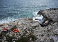 Μυτιλήνη: Τρεις νεκροί σε ναυάγιο βάρκας με μετανάστες [vid]